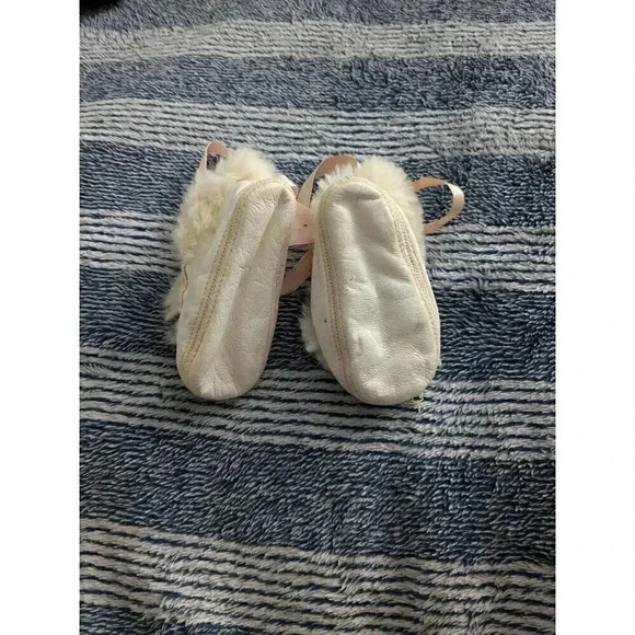 Vintage baby booties, white leather and  rabbit fur. Very soft. - Picture 2 of 4